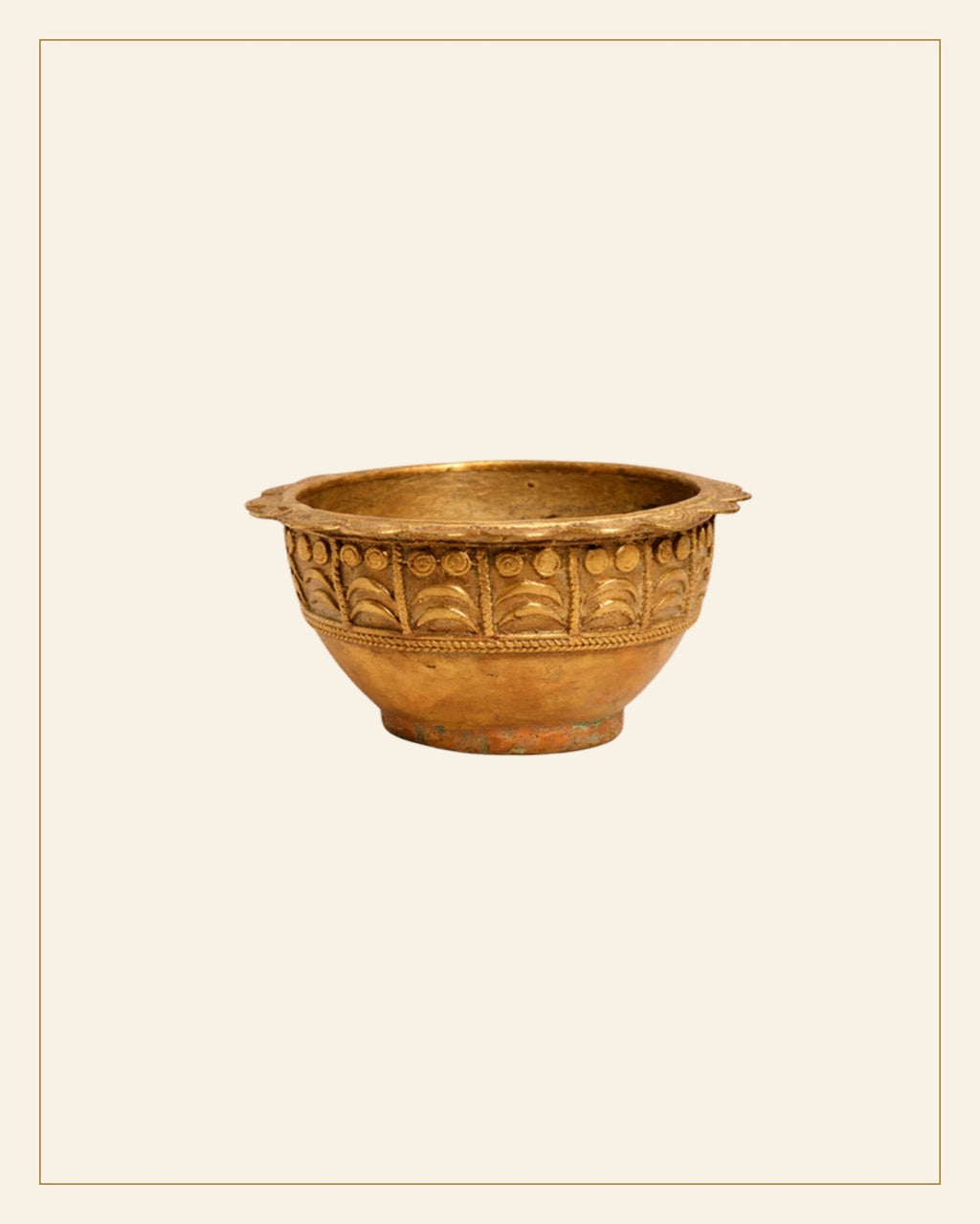Handcrafted Sunflower Brass Urli Bowl – Decorative Floral Metal Centerpiece — Saptadhārā