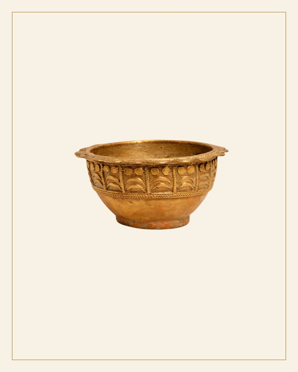 Handcrafted Sunflower Brass Urli Bowl – Decorative Floral Metal Centerpiece — Saptadhārā