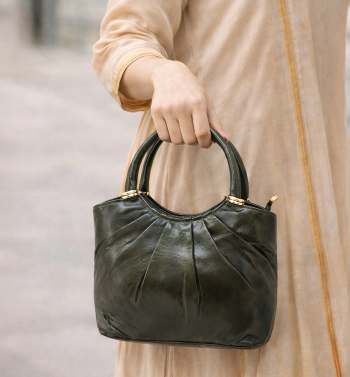 Premium Handcrafted Sheep Leather Pleated Shoulder Bag – Classic Black