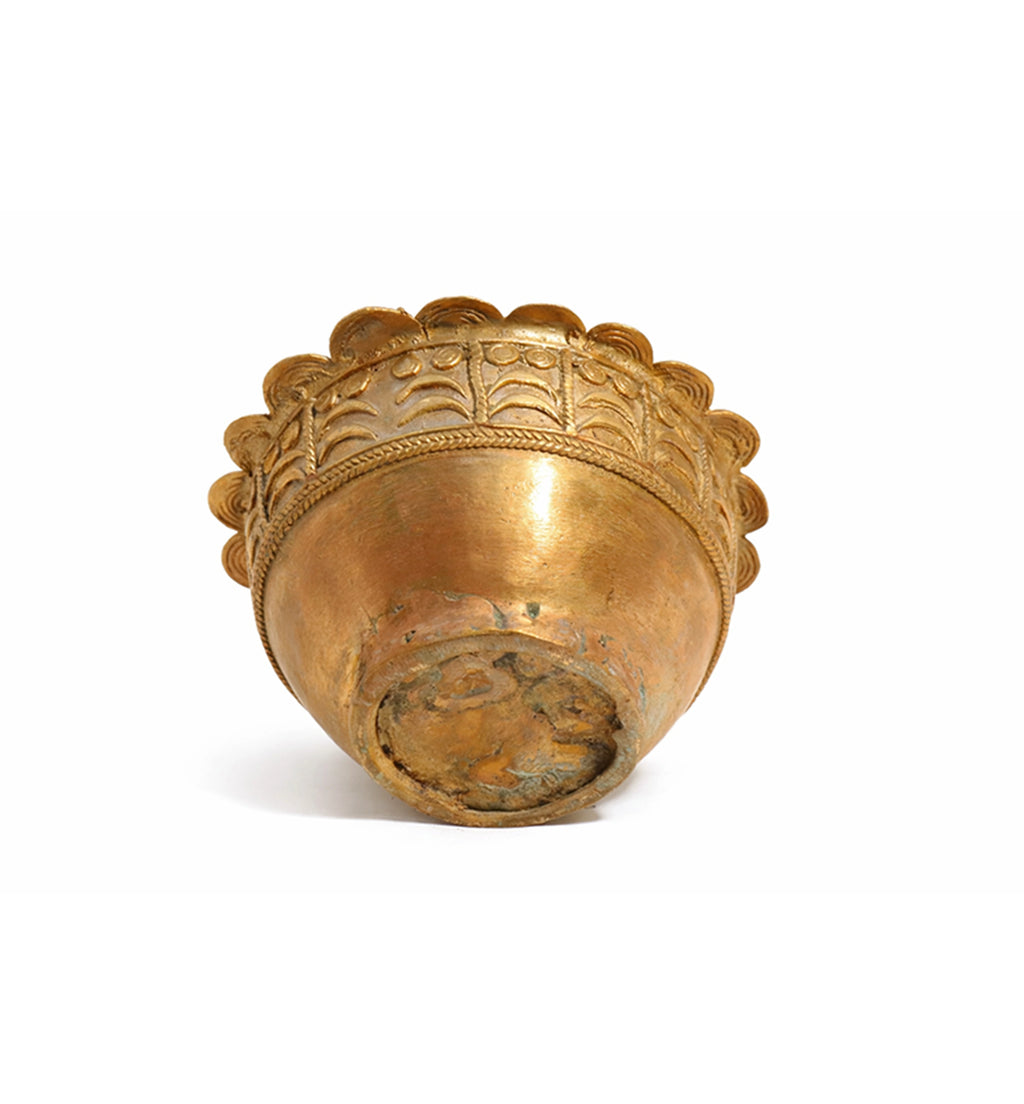 Handcrafted Sunflower Brass Urli Bowl – Decorative Floral Metal Centerpiece