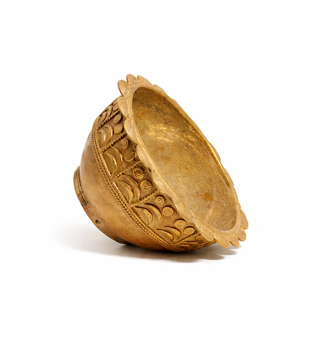 Handcrafted Sunflower Brass Urli Bowl – Decorative Floral Metal Centerpiece