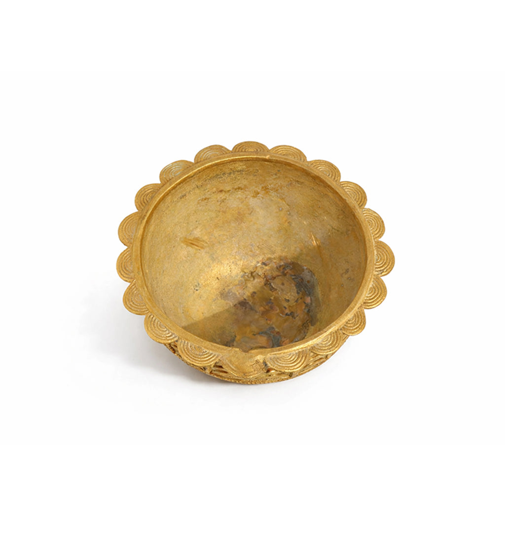 Handcrafted Sunflower Brass Urli Bowl – Decorative Floral Metal Centerpiece